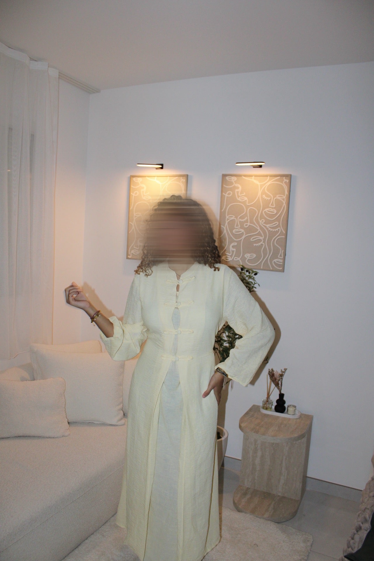 Ensemble Abaya et sur robe couleur jaune pastel