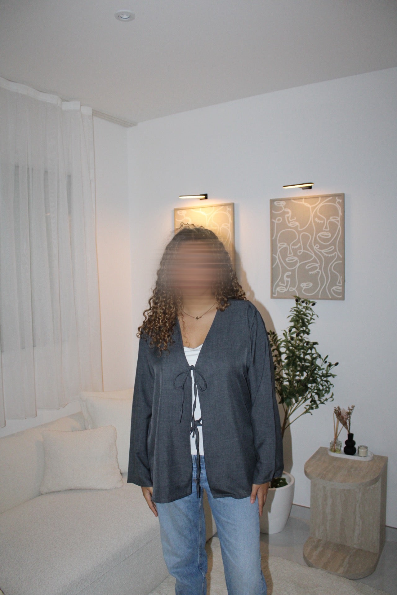 Haut à noeud gris foncé