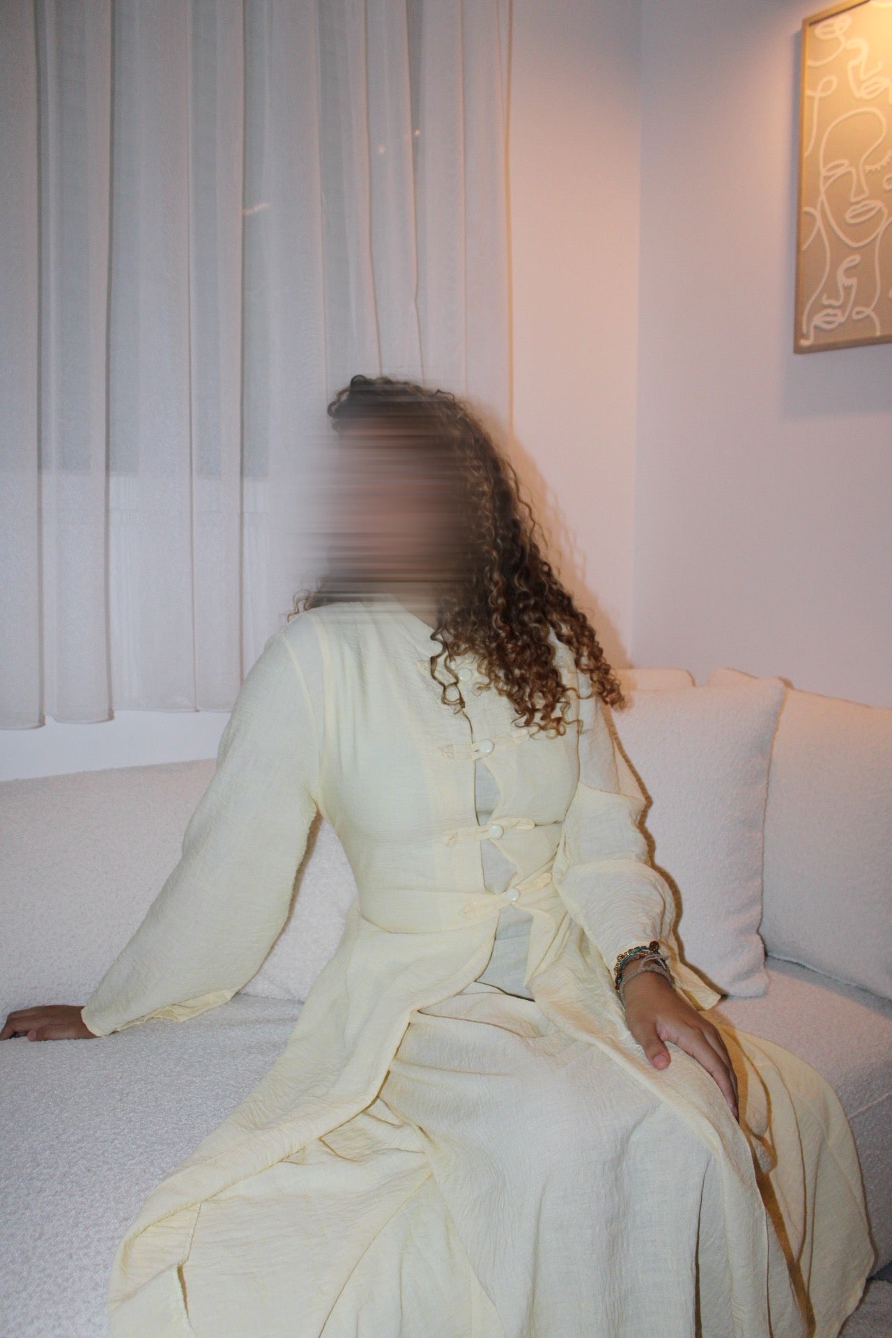 Ensemble Abaya et sur robe couleur jaune pastel