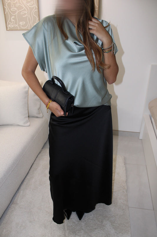 Jupe en satin noir