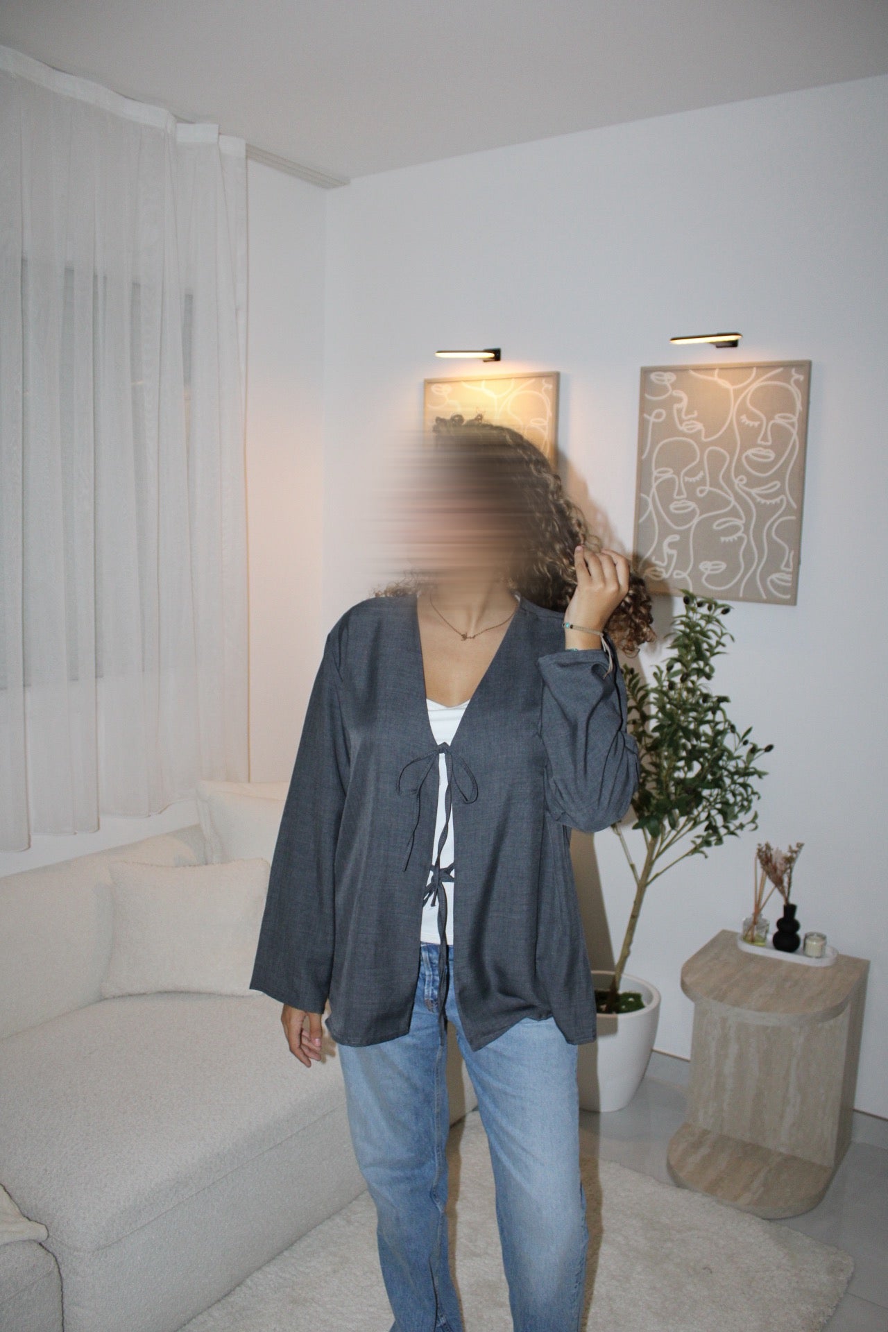Haut à noeud gris foncé
