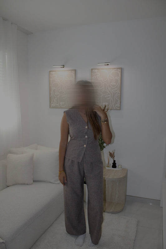 Ensemble avec haut a boutons taupe