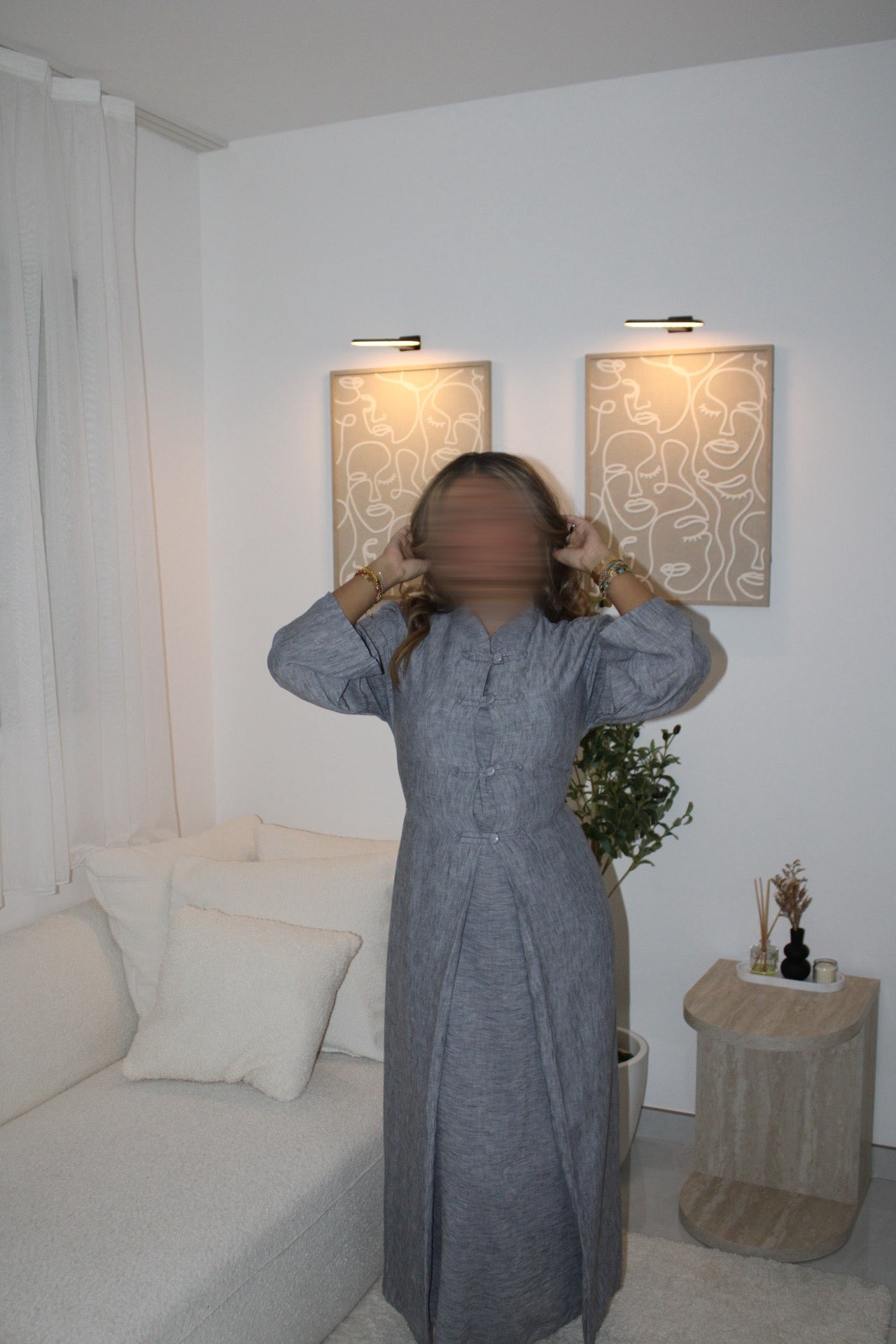 Ensemble robe Abaya et dessus de robe à bouton gris